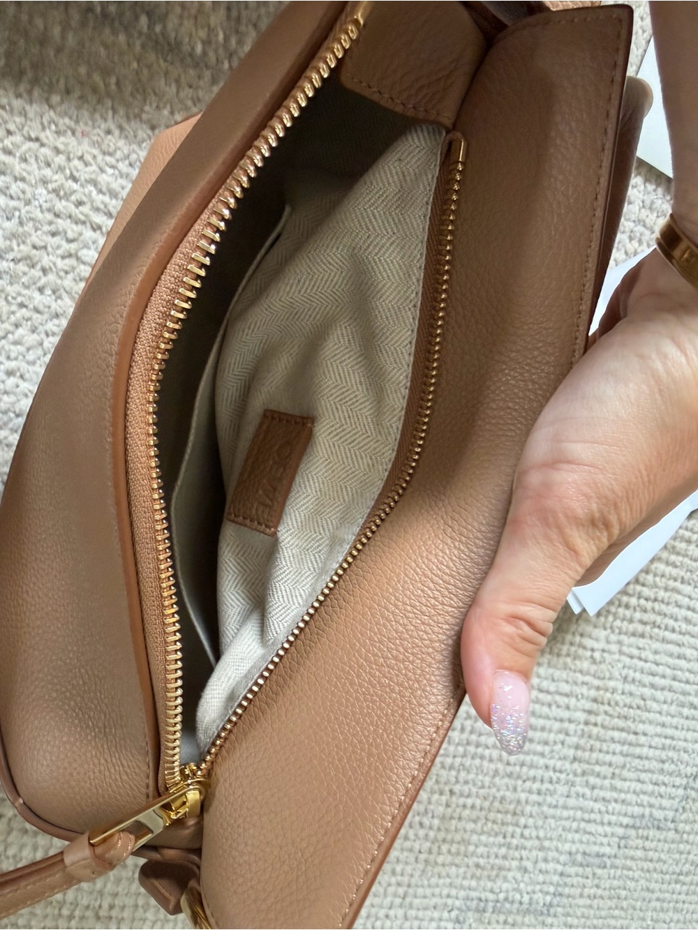 Loewe Puzzle Small Shoulder Bag in Tan Leather with Donut Strap - Picture 4 of 13